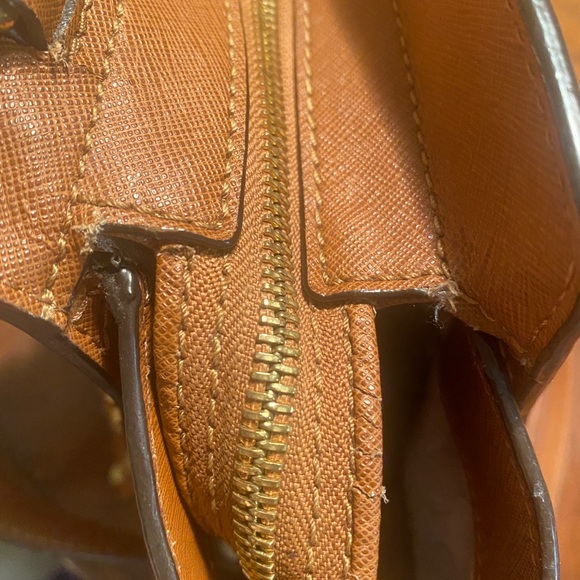 Michael Kors structure bag. - Picture 3 of 5